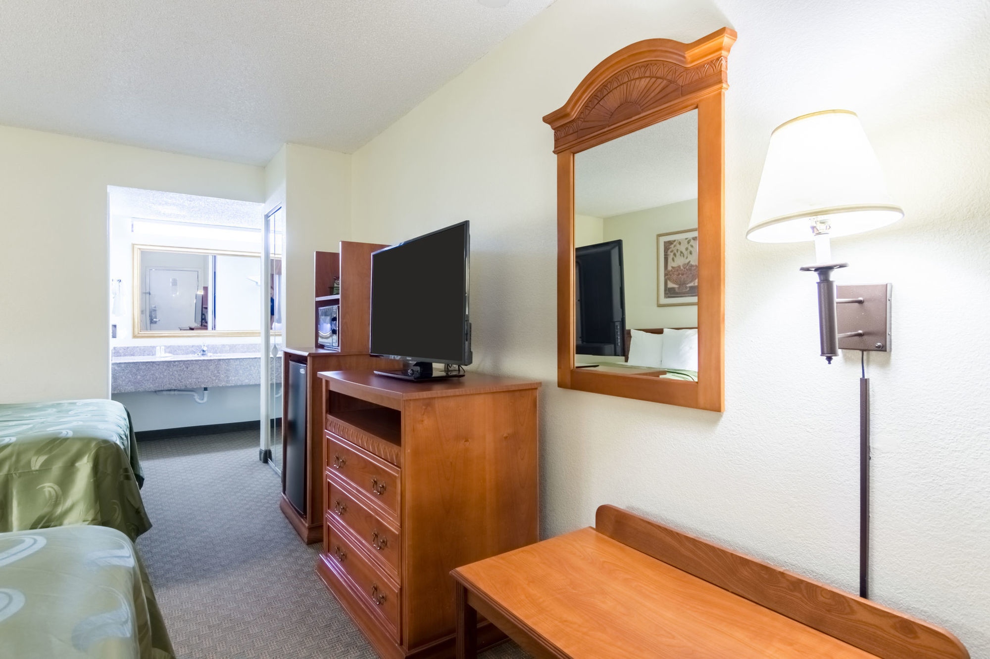 Quality Inn & Suites Alma - Fort Smith Northeast الغرفة الصورة